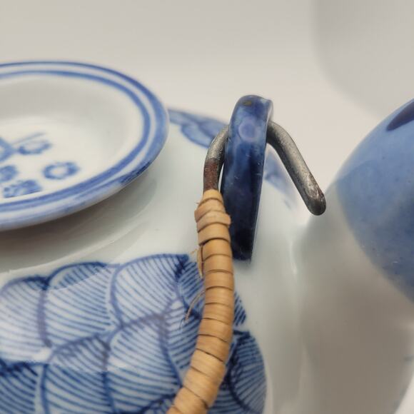 Vintage Blue & White Duck Teapot Hand Painted Wrapped in Wood Metal Handle - Picture 5 of 10